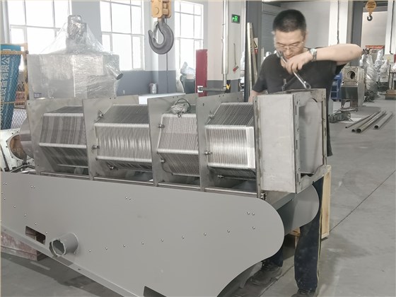 疊螺壓泥機(1)